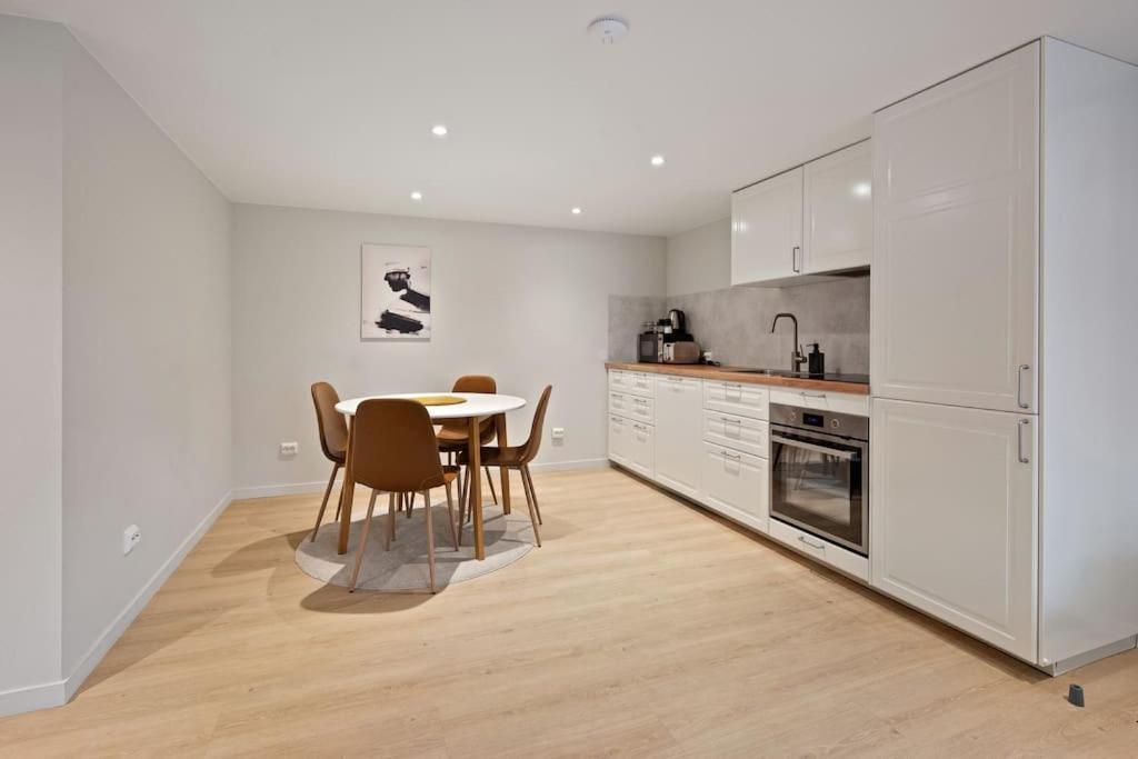 Practical Basement Apt With All Home Comforts Close To City Centre Ставангер Екстериор снимка