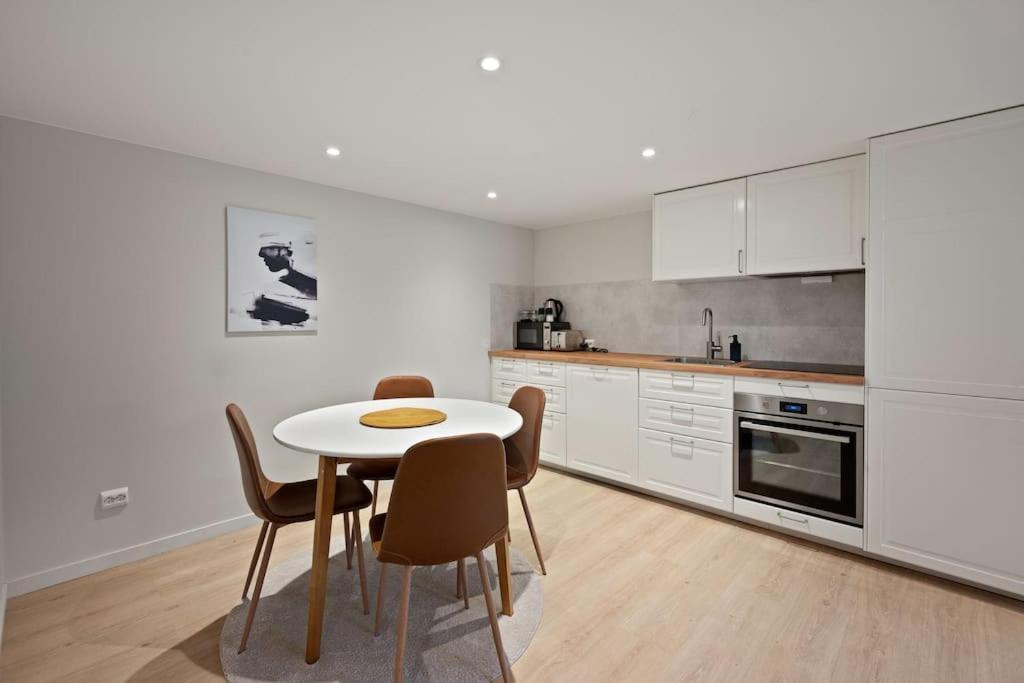 Practical Basement Apt With All Home Comforts Close To City Centre Ставангер Екстериор снимка